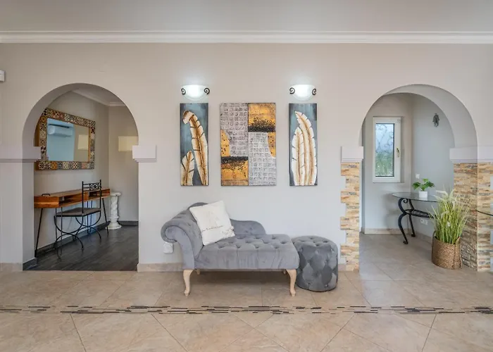 Felicity Porches (Algarve)